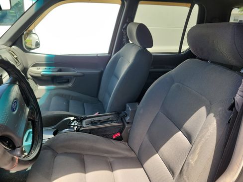 Used 2001 Ford Explorer Sport Trac 4x4 image 11