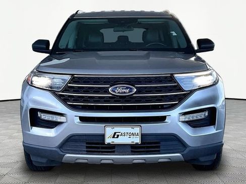 Used 2023 Ford Explorer XLT w/ Equipment Group 202A AWD/4WD image 2
