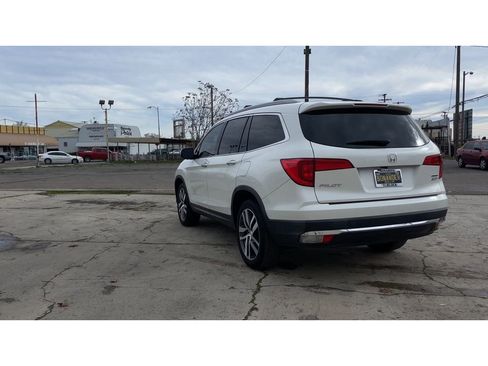 Used 2018 Honda Pilot Touring image 9