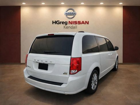 Used 2019 Dodge Grand Caravan SXT w/ Rear Park Assist Package image 4