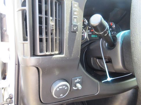 Used 2015 GMC Savana 2500 image 12