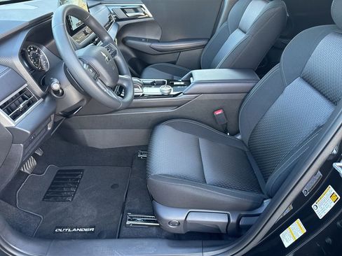 New 2025 Mitsubishi Outlander ES image 25