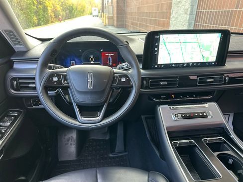 Used 2025 Lincoln Aviator AWD image 15