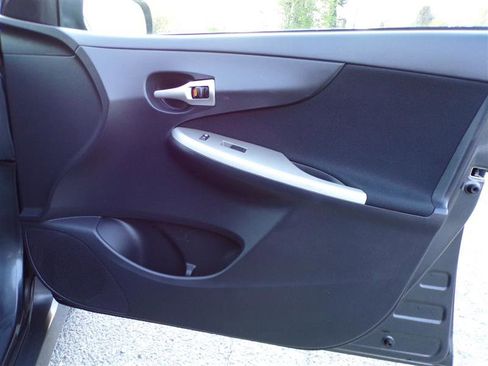 Used 2010 Toyota Corolla S image 21