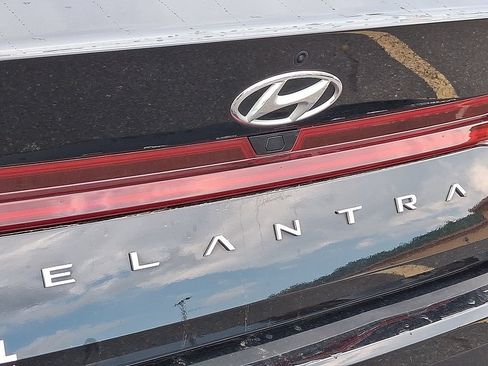 Used 2023 Hyundai Elantra Limited FWD image 30