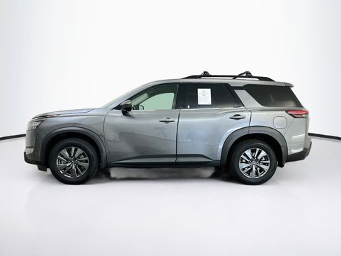 Used 2023 Nissan Pathfinder SV w/ Black Appearance Package AWD/4WD image 4