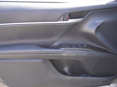 Used 2021 Toyota Camry SE FWD image 16