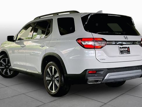 Used 2025 Honda Pilot Touring image 11
