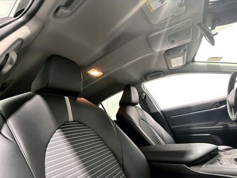 Used 2024 Toyota Camry SE image 28