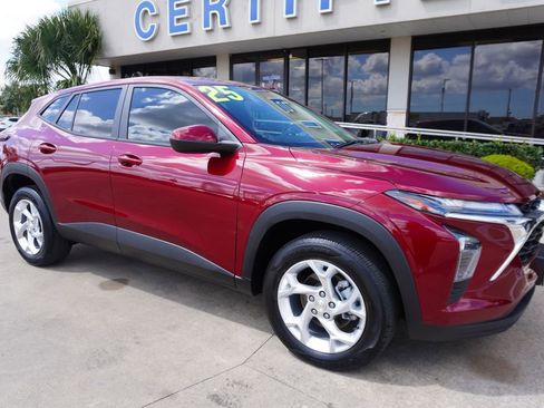 Used 2025 Chevrolet Trax LS w/ LS Convenience Package image 1