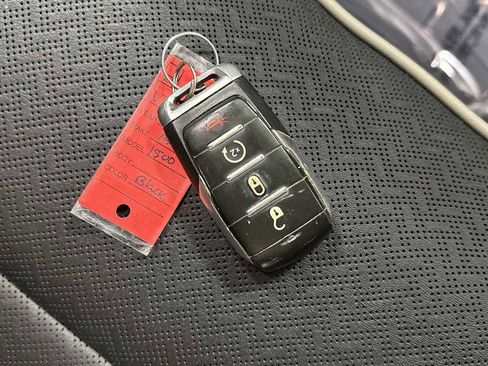 Used 2020 RAM 1500 Laramie image 30