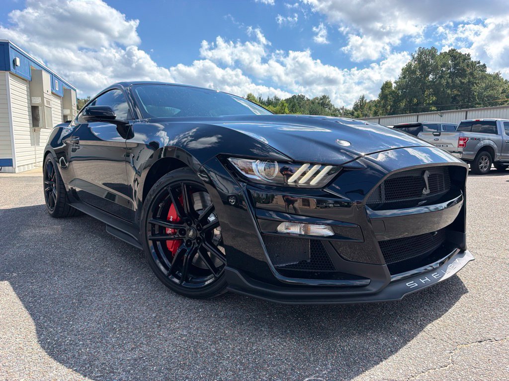 Used 2021 Ford Mustang Shelby GT500 w/ Technology Package RWD image 3