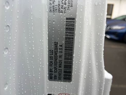 Used 2025 Jeep Wrangler Sport S image 28