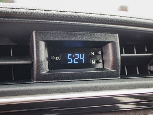 Used 2018 Toyota Corolla SE image 24