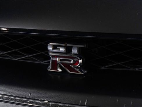 Used 2015 Nissan GT-R Premium image 23