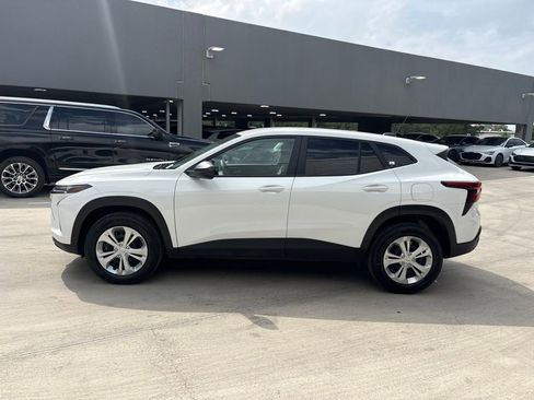 Used 2025 Chevrolet Trax LS FWD image 9