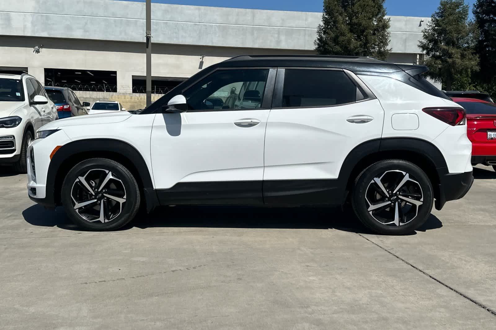 Used 2022 Chevrolet TrailBlazer RS w/ Sun and Liftgate Package FWD image 6