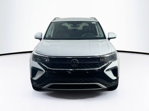 Used 2023 Volkswagen Taos SE image 2