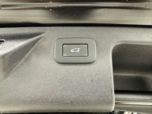 Used 2023 Land Rover Discovery Sport SE AWD/4WD image 8