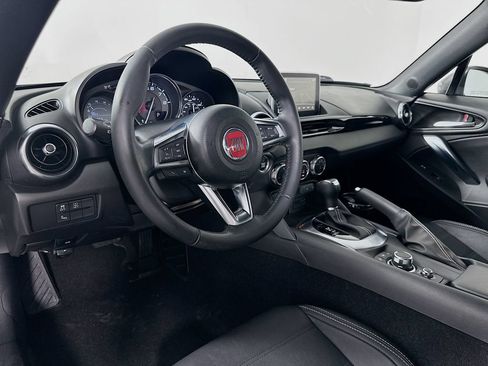 Used 2017 FIAT 124 Spider Lusso RWD image 9