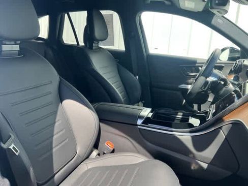 Used 2025 Mercedes-Benz GLC 300 image 15