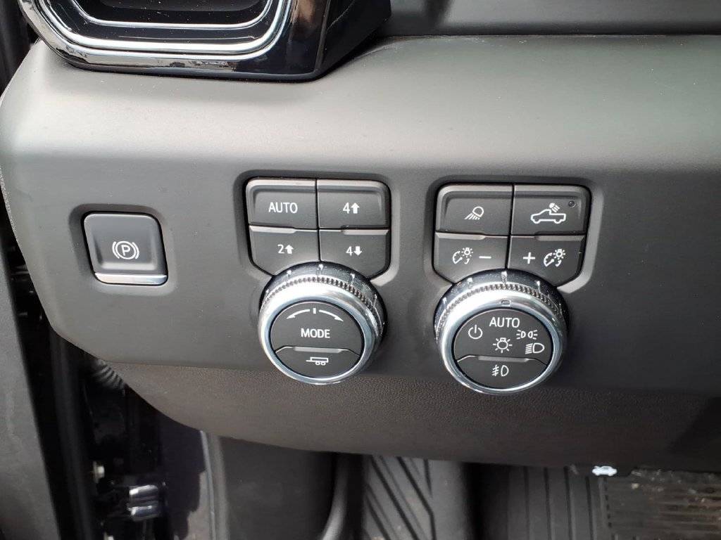 Used 2026 GMC Sierra 2500 AT4 w/ AT4 Premium Plus Package AWD/4WD image 36