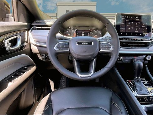 Used 2025 Jeep Compass Limited AWD/4WD image 5