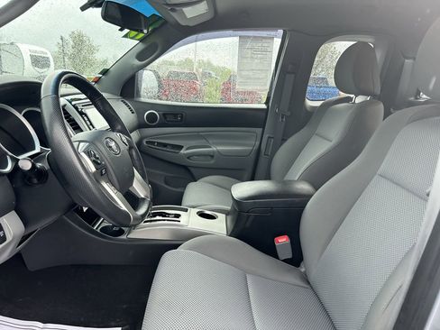 Used 2015 Toyota Tacoma 4x4 Access Cab V6 w/ TRD Sport Package image 22