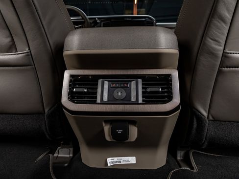 Used 2026 Ford F250 Platinum w/ Platinum Plus Package image 32