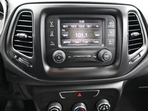 Used 2018 Jeep Compass Latitude w/ Cold Weather Group image 11