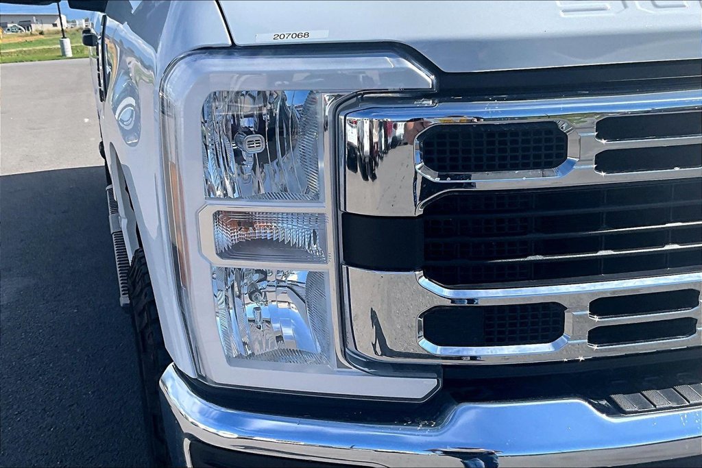 Used 2025 Ford F350 XLT AWD/4WD image 29