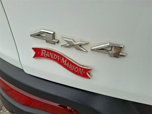 Used 2018 Jeep Cherokee Limited image 23