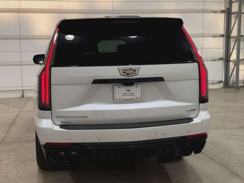 Used 2025 Cadillac Escalade V AWD/4WD image 3