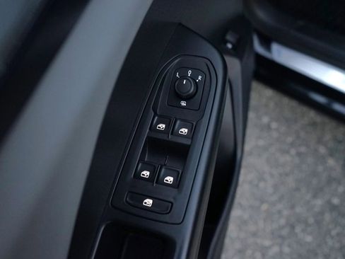 Used 2022 Volkswagen Taos SE image 12