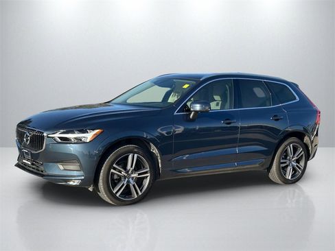 Used 2021 Volvo XC60 T5 Momentum w/ Protection Package Premier image 8