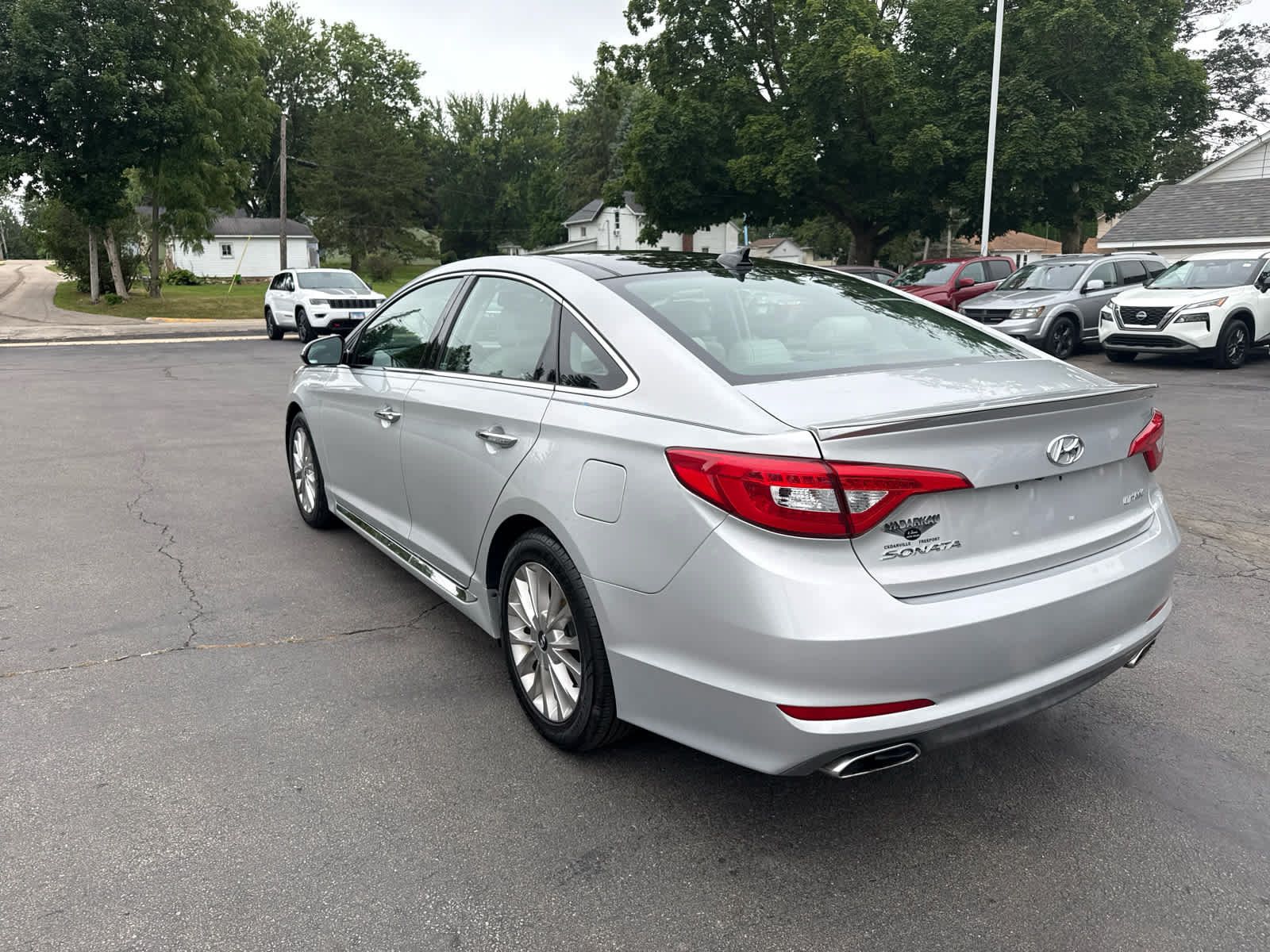 Used 2015 Hyundai Sonata Limited w/ Option Group 05 FWD image 5