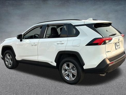 Used 2025 Toyota RAV4 LE AWD/4WD image 4