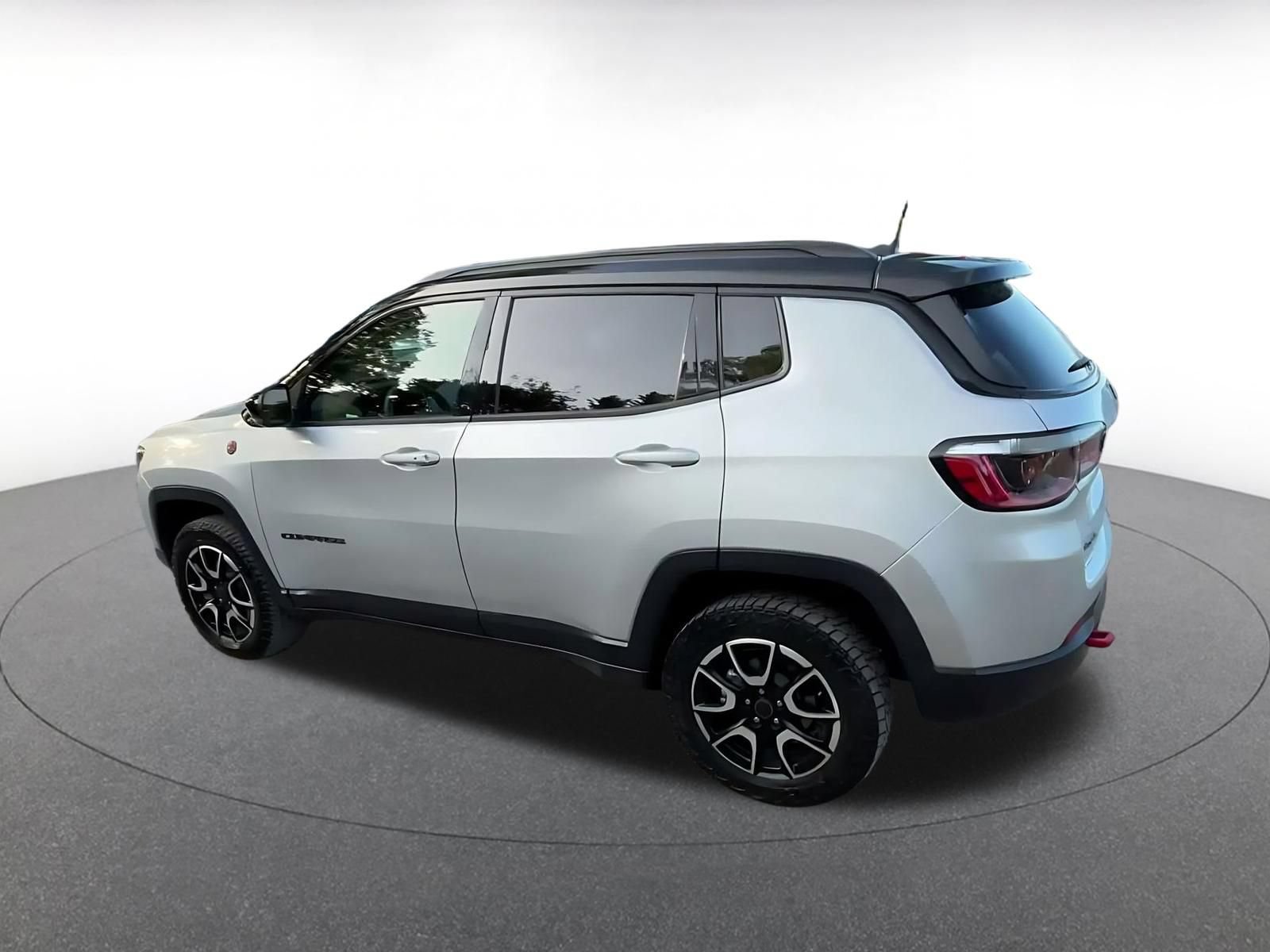 Used 2025 Jeep Compass Trailhawk AWD/4WD image 8