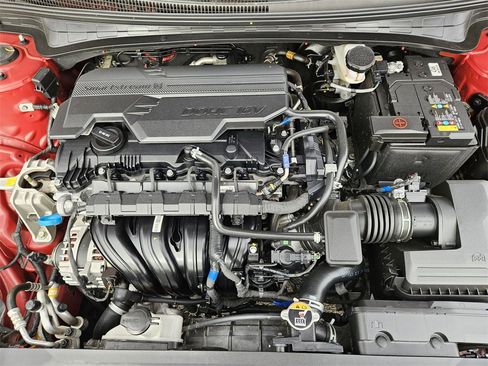 Certified 2025 Hyundai Elantra Sport image 21