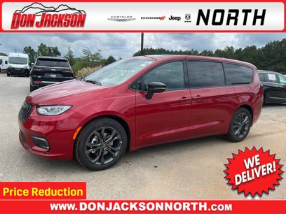 New 2026 Chrysler Pacifica Select