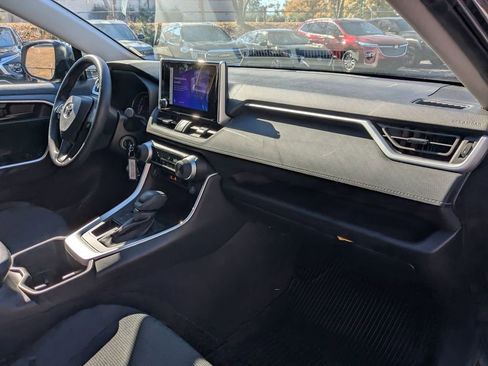 Used 2025 Toyota RAV4 LE image 32