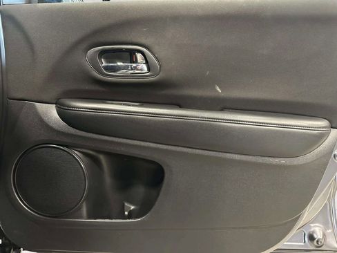 Used 2016 Honda HR-V LX image 29