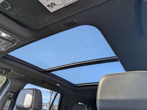 Used 2022 GMC Yukon SLT AWD/4WD image 19