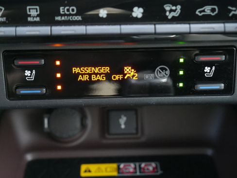 Used 2022 Toyota RAV4 Limited image 21