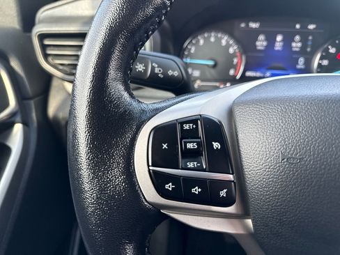 Used 2021 Ford Explorer XLT image 28