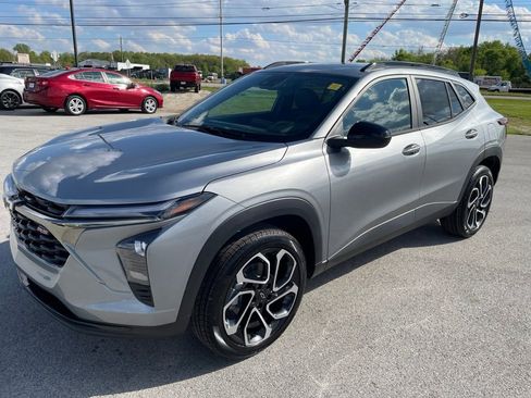 New 2026 Chevrolet Trax RS FWD image 3