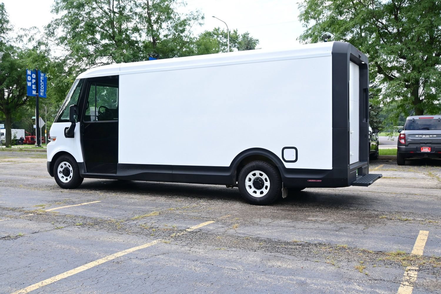 Used 2024 Chevrolet Brightdrop 600 w/ Commercial Equipment Package AWD/4WD image 10