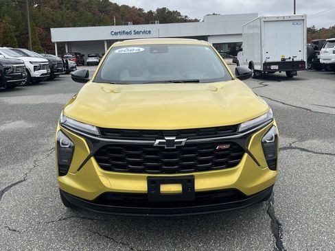 Certified 2024 Chevrolet Trax RS w/ Driver Confidence Package image 9