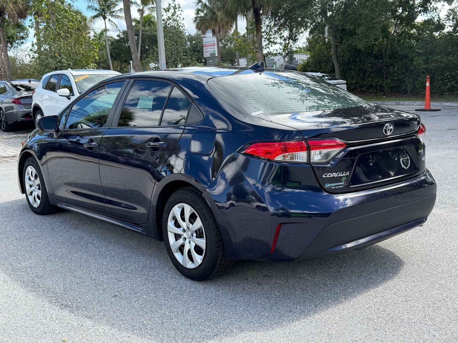 Used 2020 Toyota Corolla LE FWD image 5