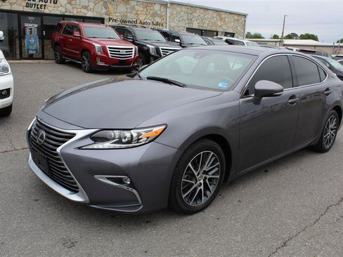 Used 2017 Lexus ES 350 w/ Luxury Package FWD image 3